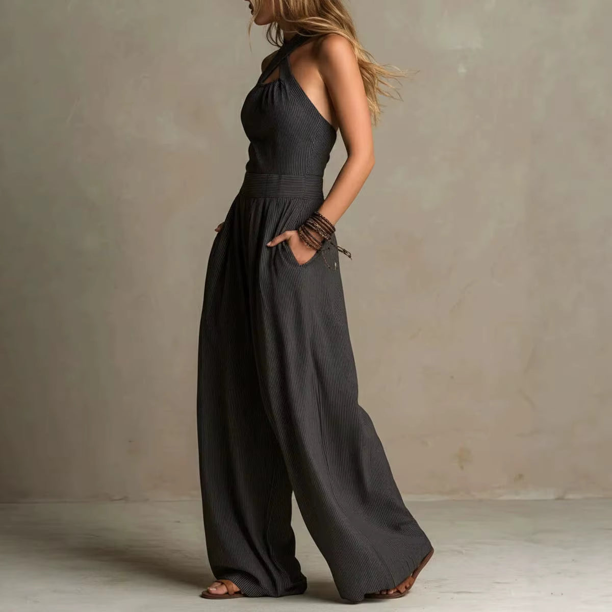 Ariana | Tuta Elegante con Scollo Incrociato